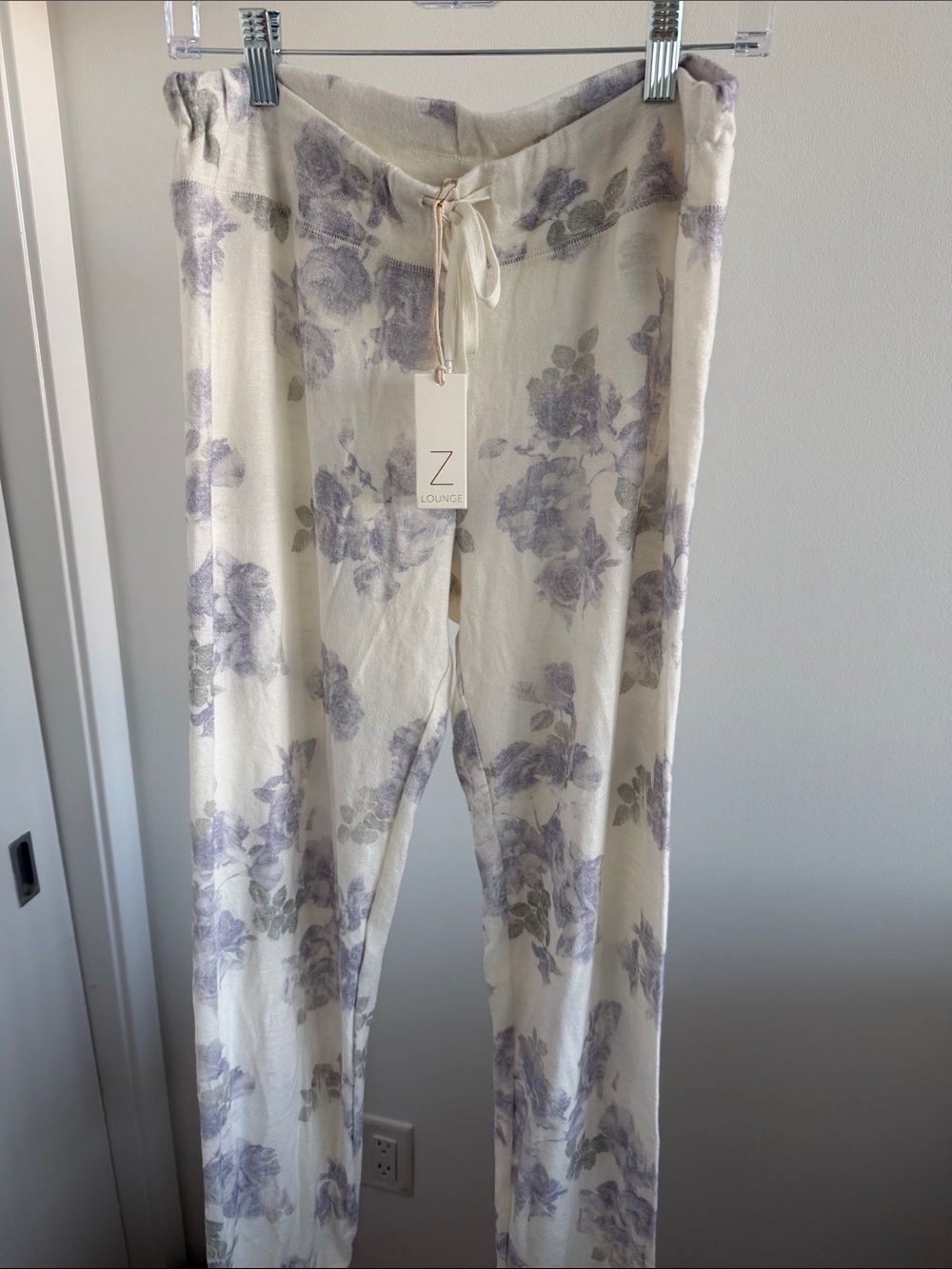 Z Supply Women’s Cream & Lavender Floral Lounge Set - Tank, Top & Pants Medium - Picture 6 of 7